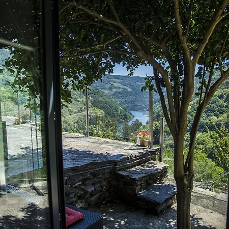 Cabo Do Mundo לינה וארוחת בוקר 4*